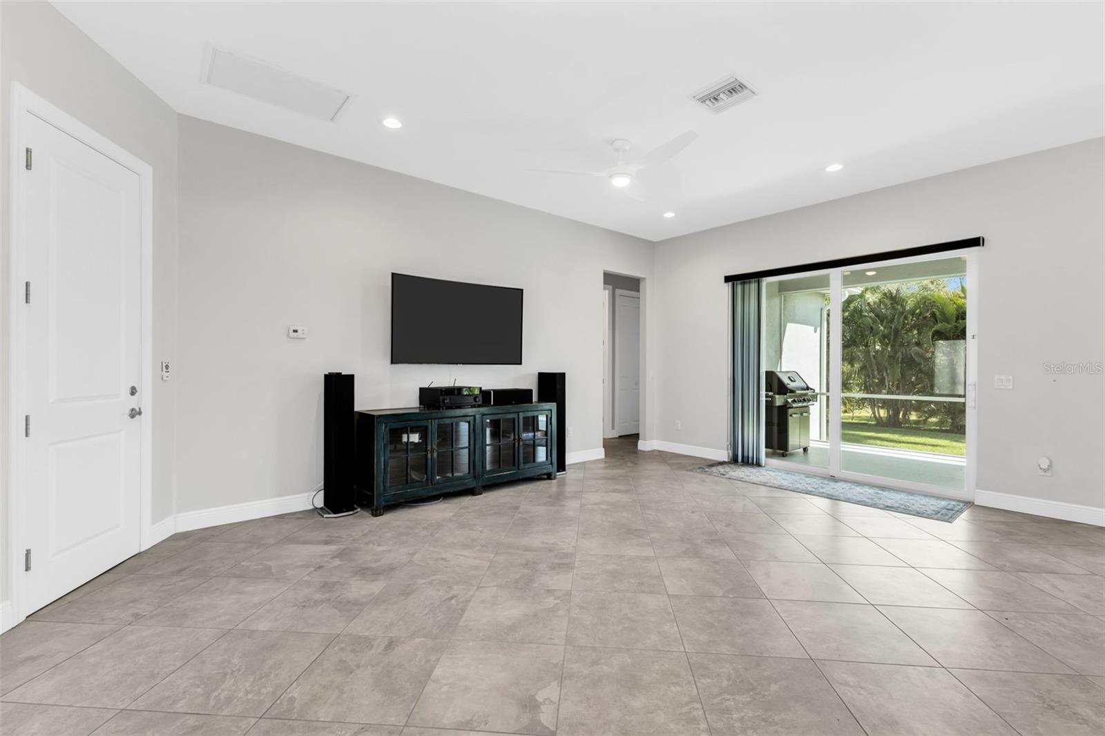 Image 6 of 65 For 3302 Palm Dr