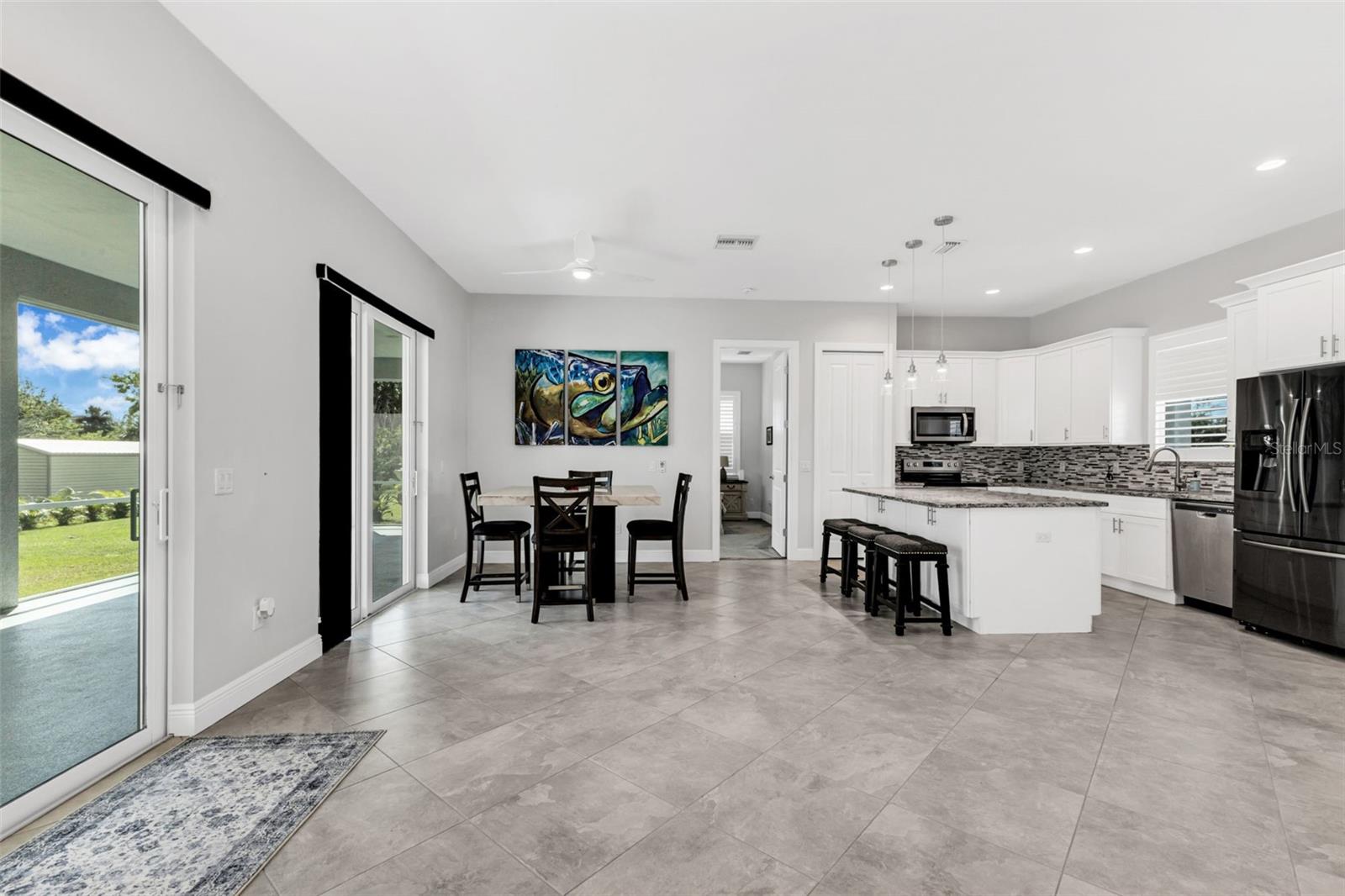 Image 7 of 65 For 3302 Palm Dr