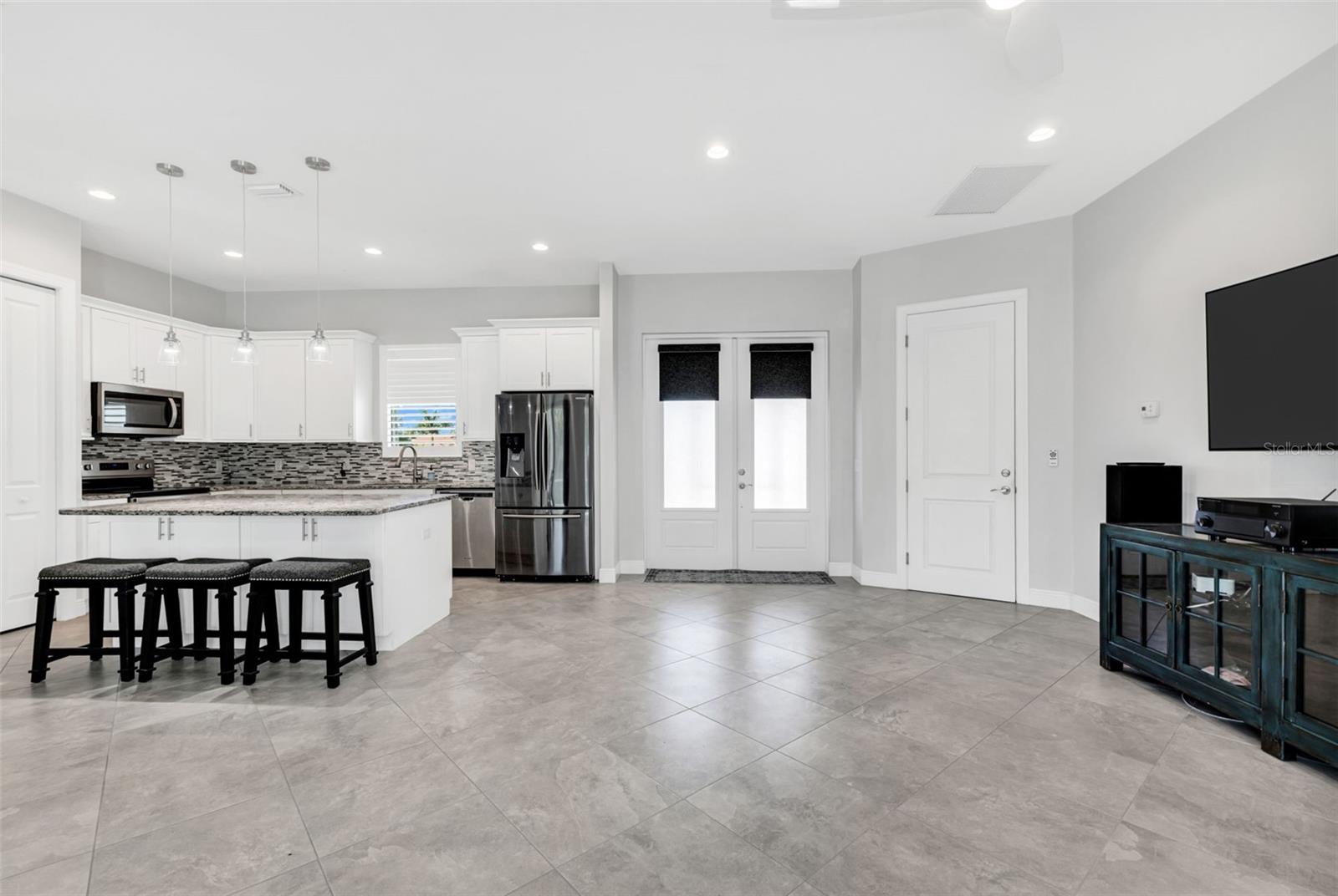 Image 9 of 65 For 3302 Palm Dr