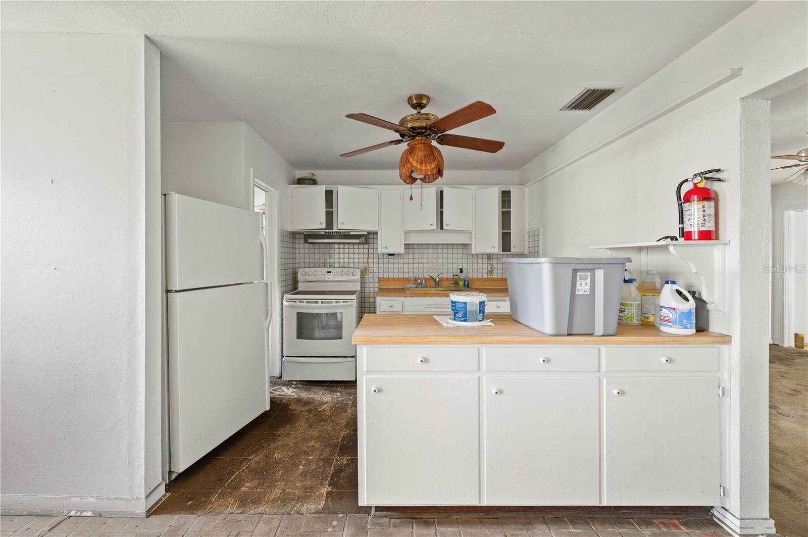 Image 10 of 30 For 210 Harvey Street