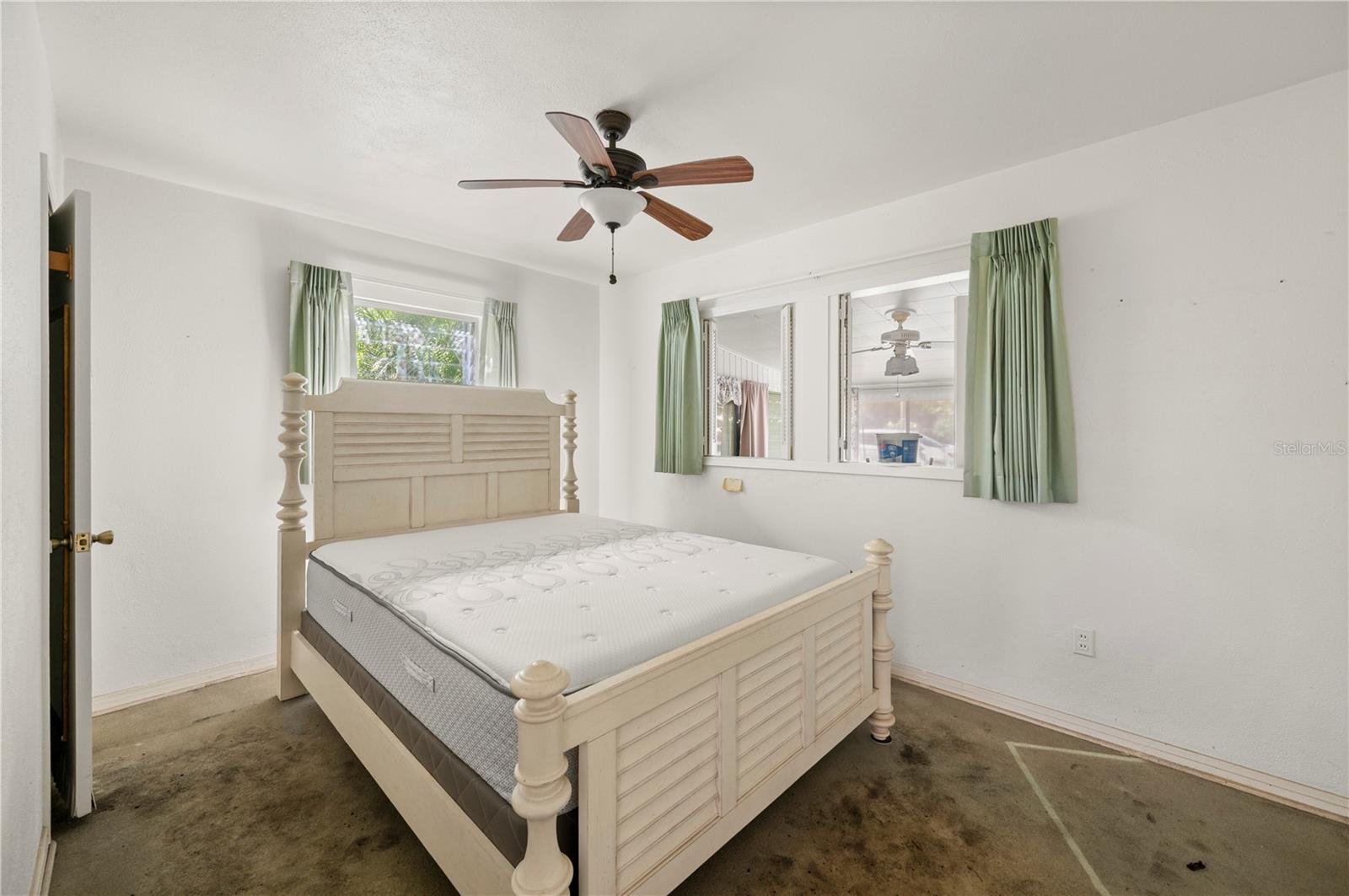 Image 13 of 30 For 210 Harvey Street