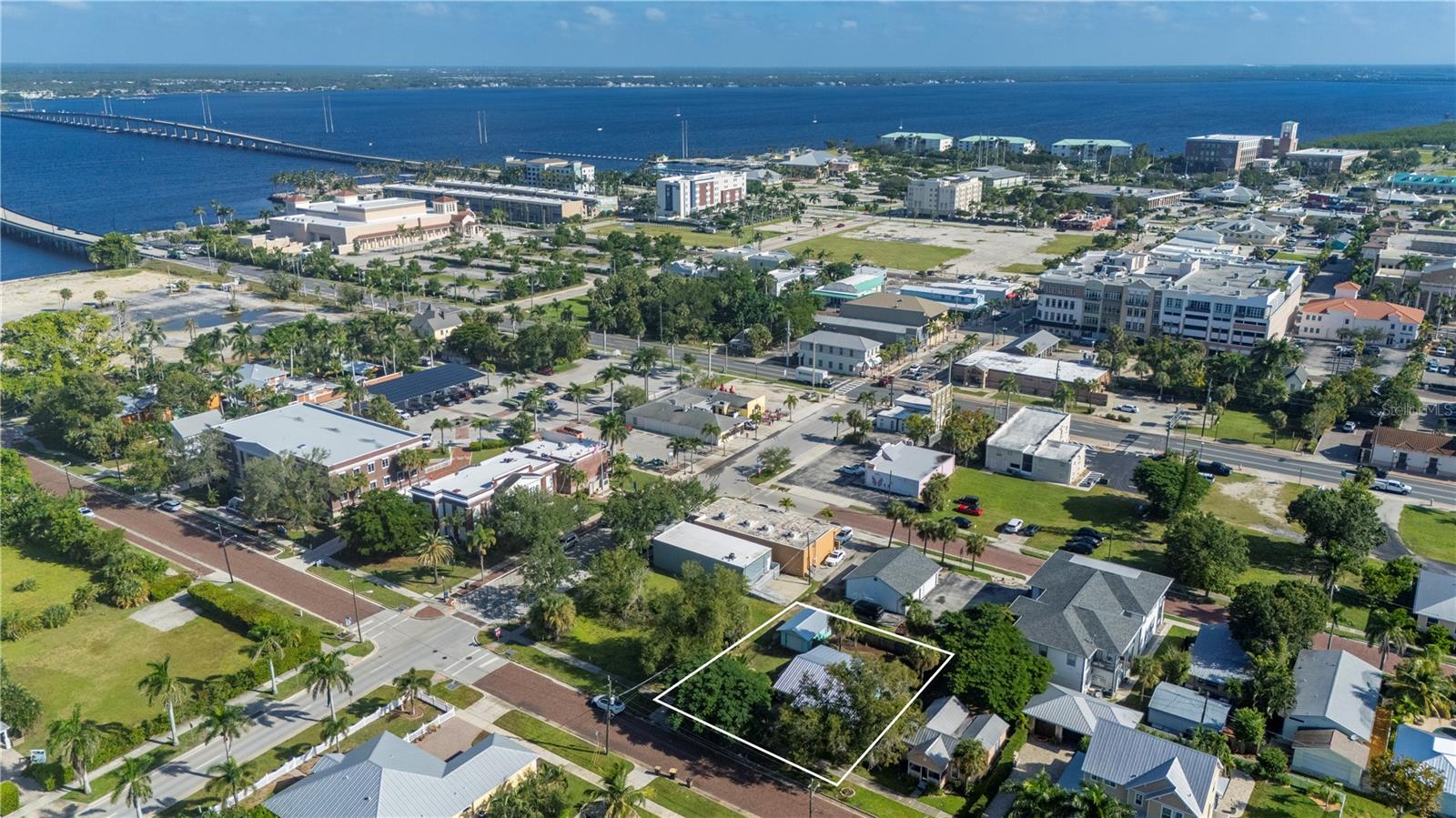 Image 20 of 30 For 210 Harvey Street