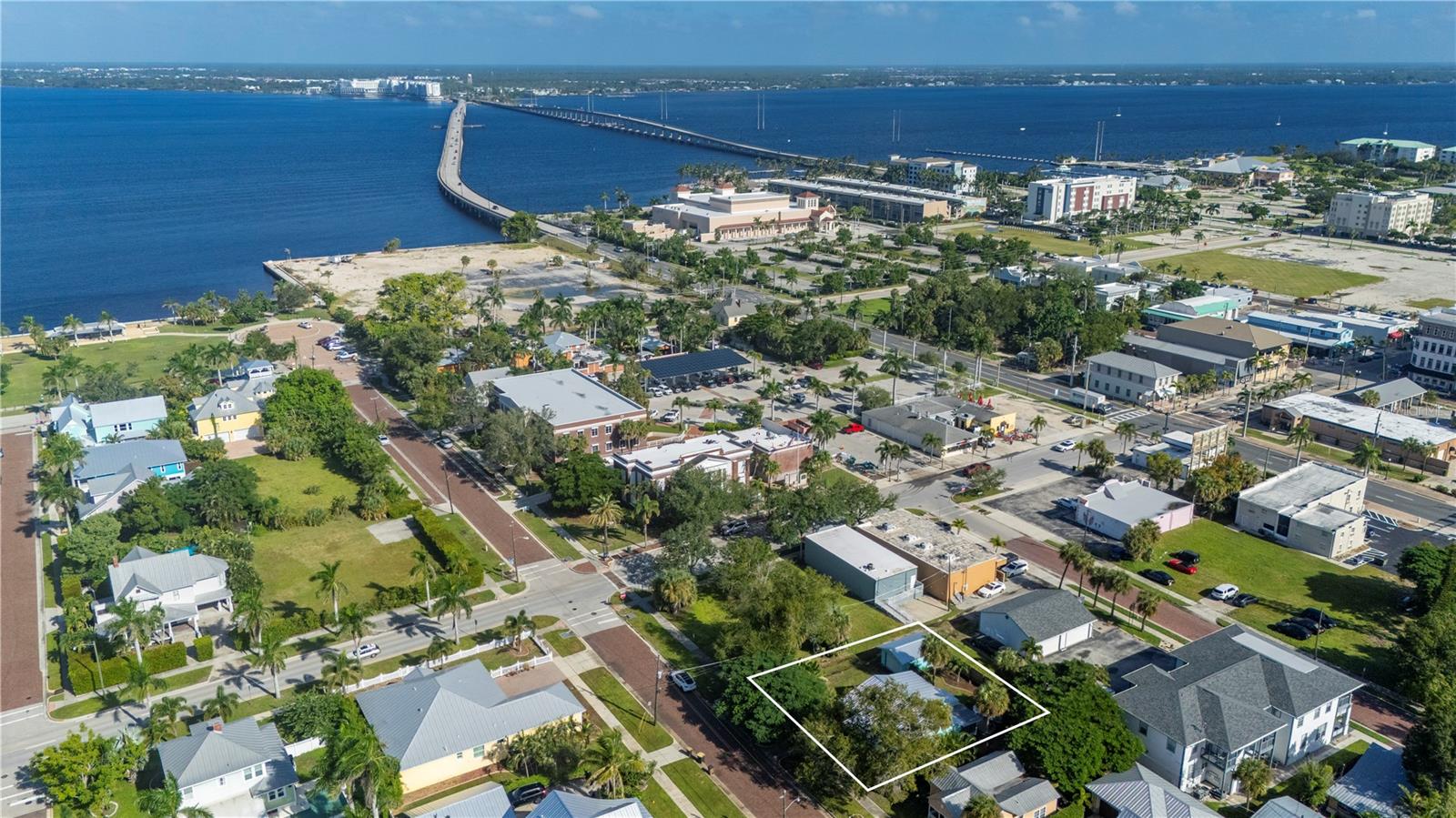 Image 21 of 30 For 210 Harvey Street