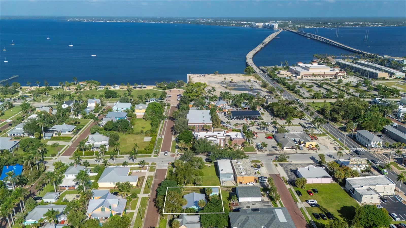 Image 22 of 30 For 210 Harvey Street