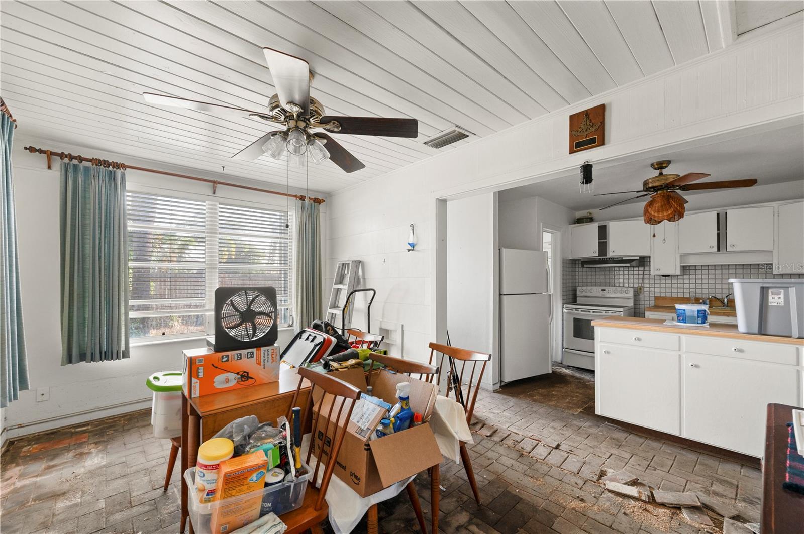 Image 9 of 30 For 210 Harvey Street