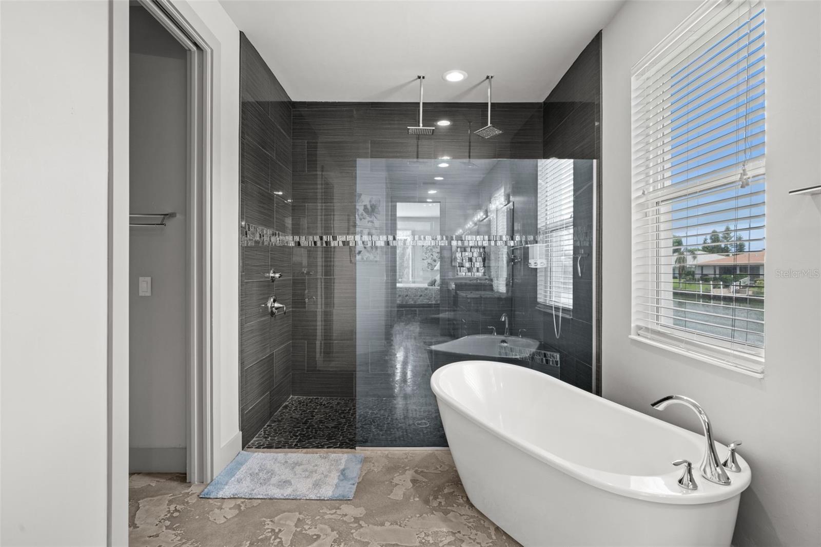 Image 21 of 61 For 528 14th Terrace