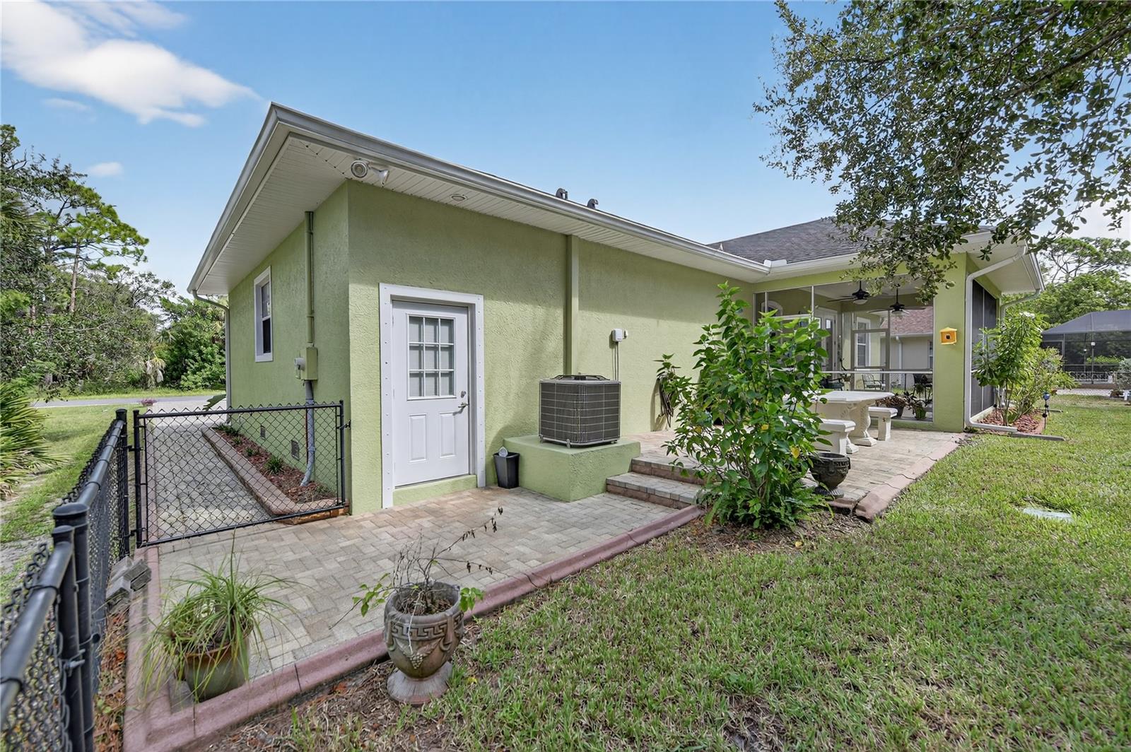 Image 39 of 57 For 18307 Lake Worth Boulevard