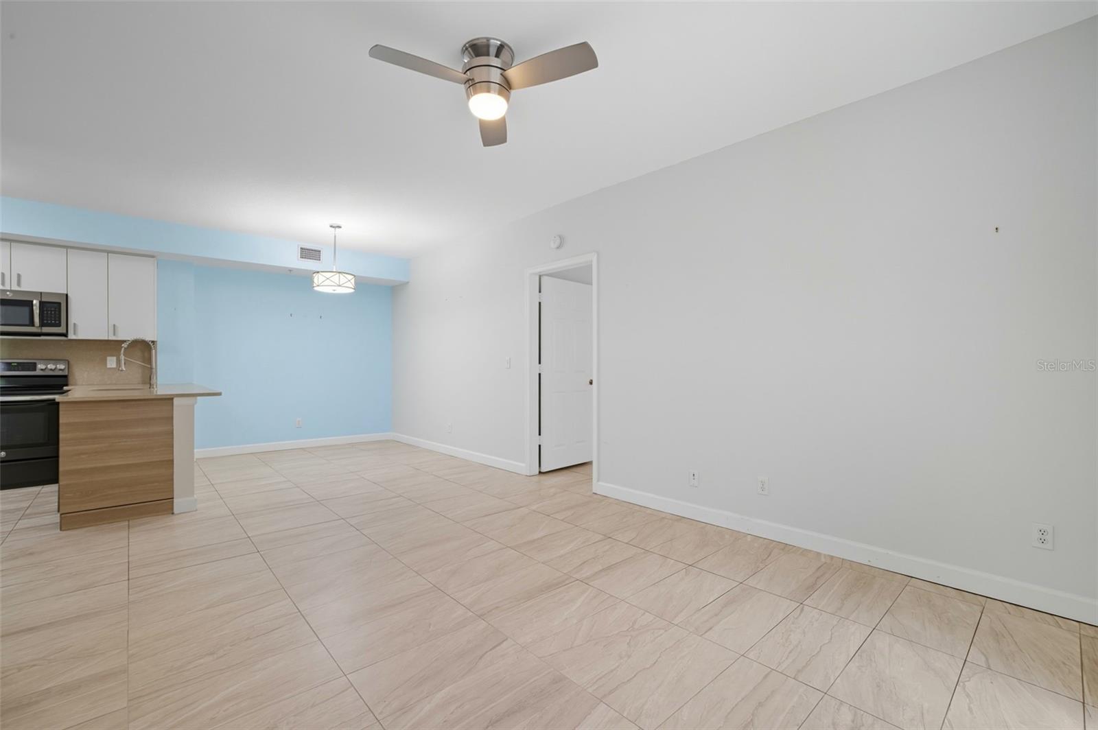 Image 11 of 40 For 6401 Aragon Way 103