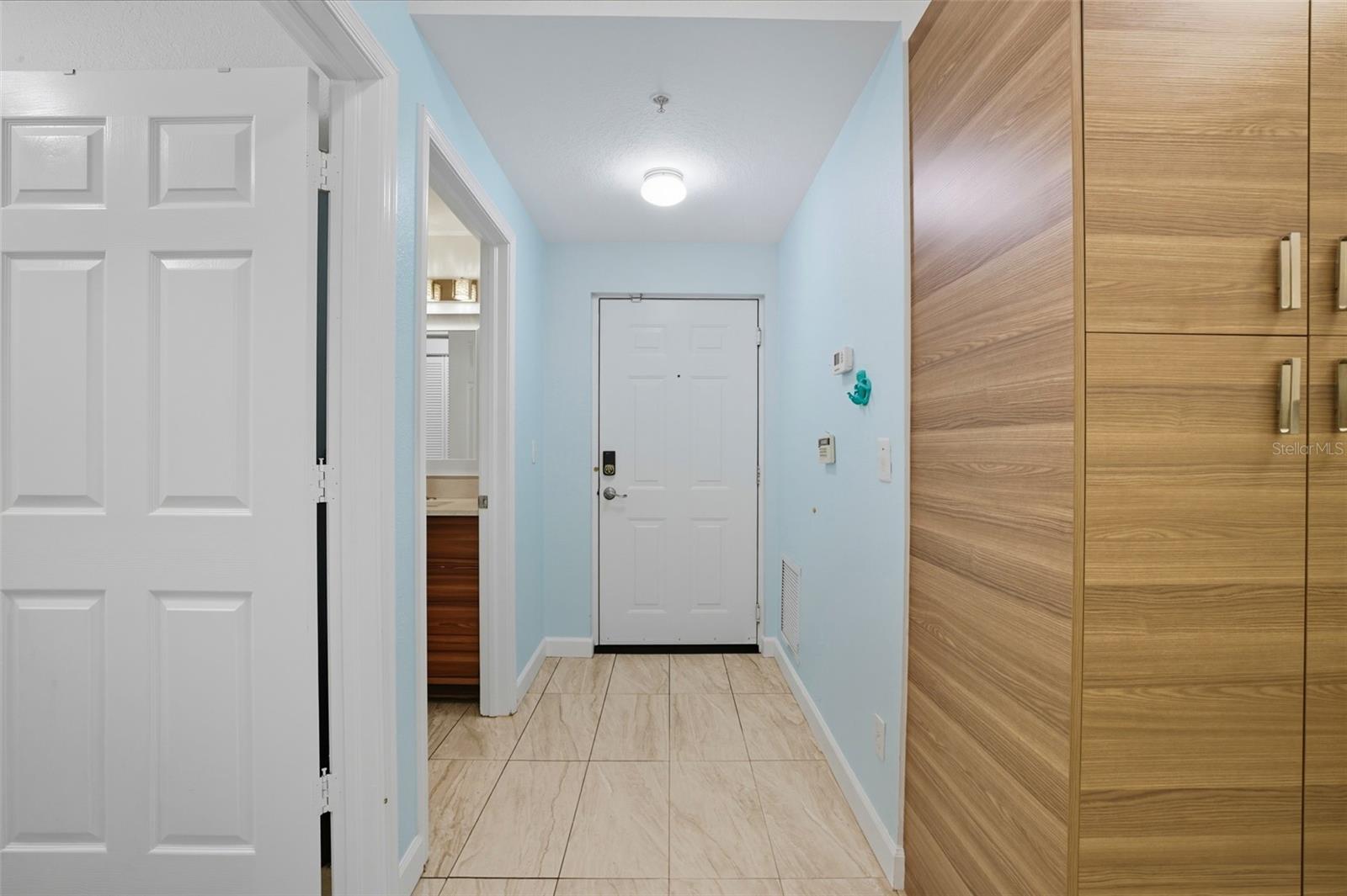 Image 2 of 40 For 6401 Aragon Way 103