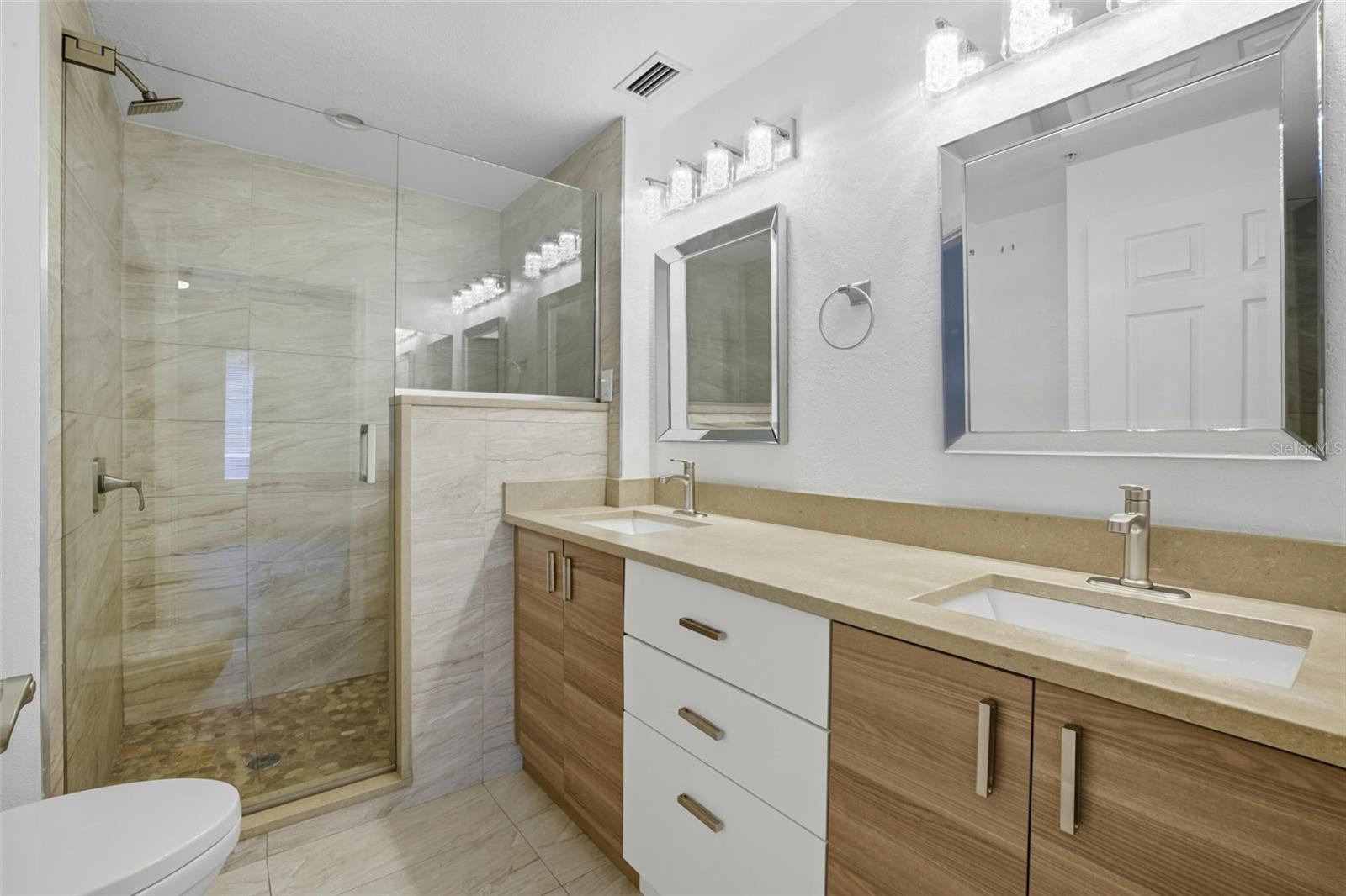 Image 20 of 40 For 6401 Aragon Way 103