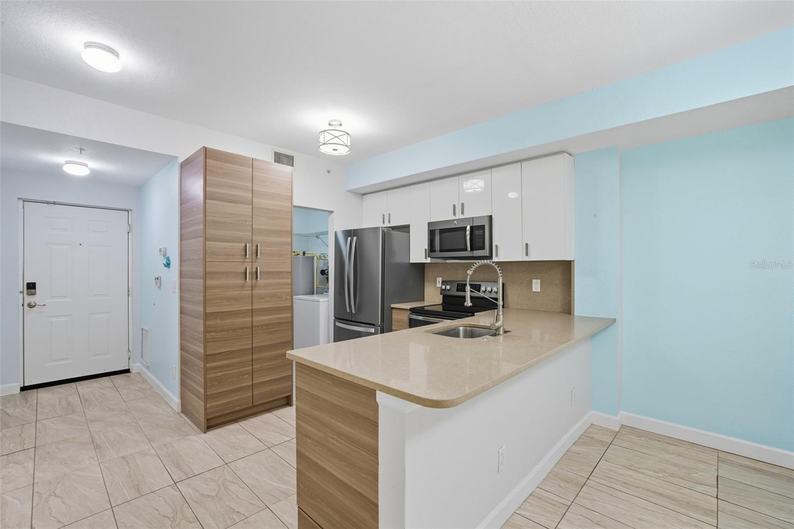 Image 3 of 40 For 6401 Aragon Way 103