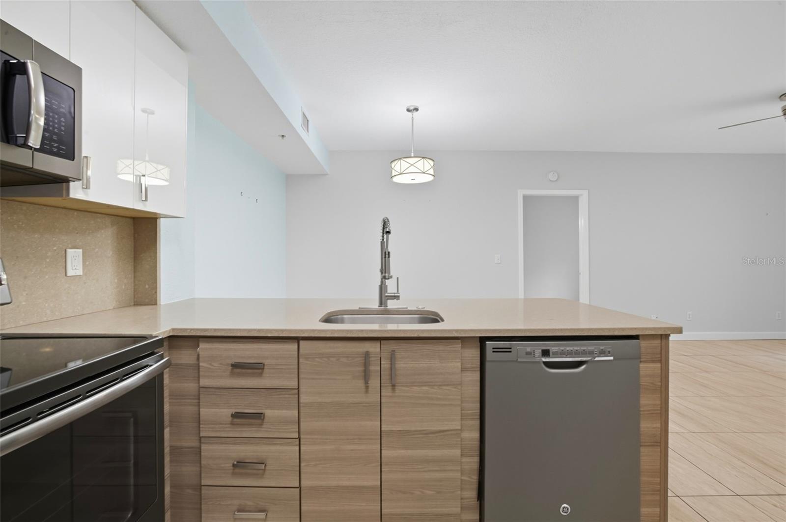 Image 4 of 40 For 6401 Aragon Way 103