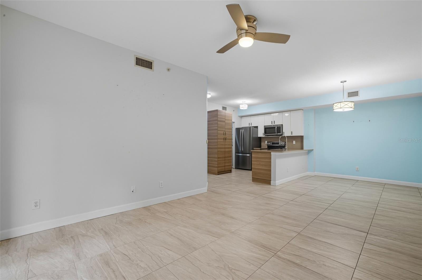 Image 9 of 40 For 6401 Aragon Way 103