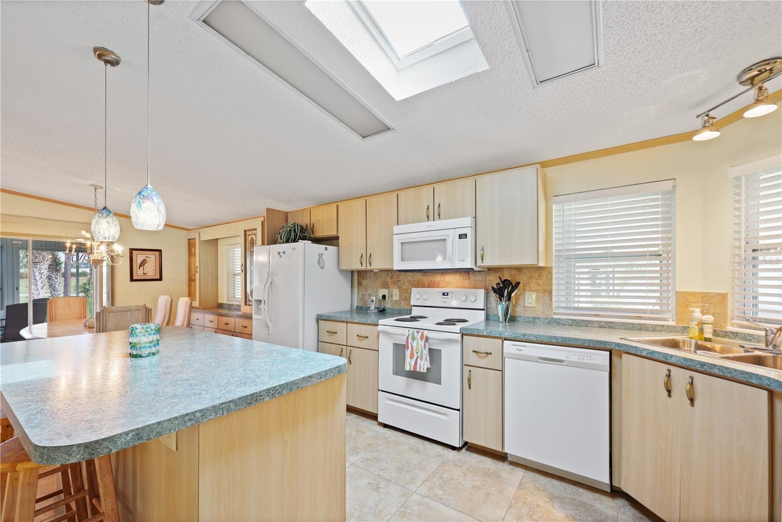 Image 28 of 100 For 2100 Kings Highway 778