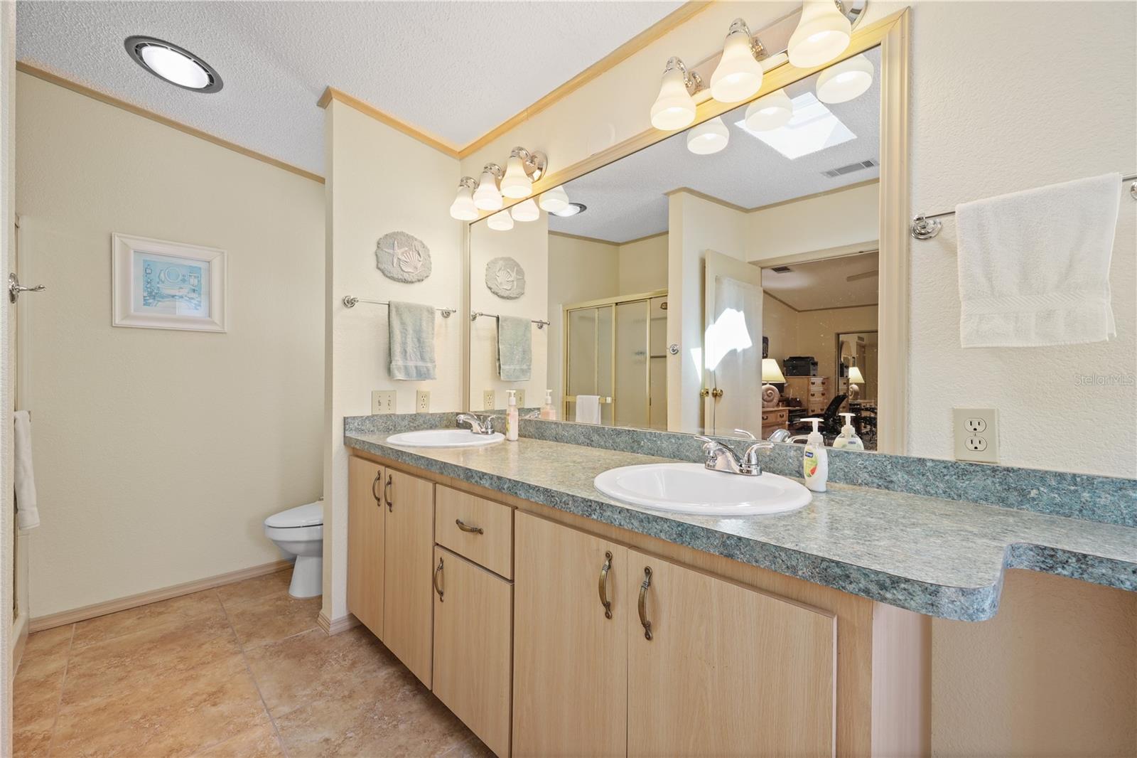 Image 35 of 100 For 2100 Kings Highway 778