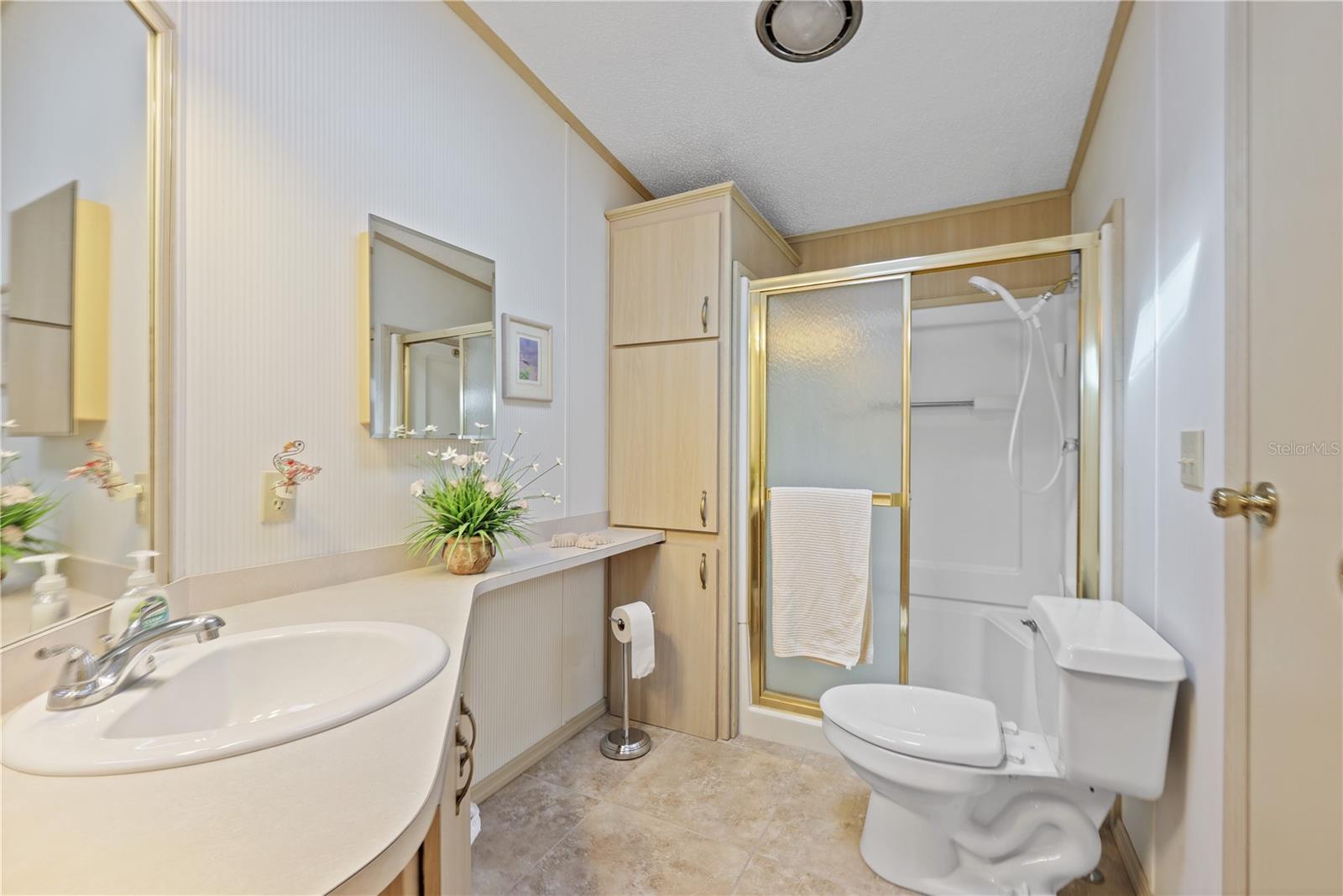 Image 40 of 100 For 2100 Kings Highway 778