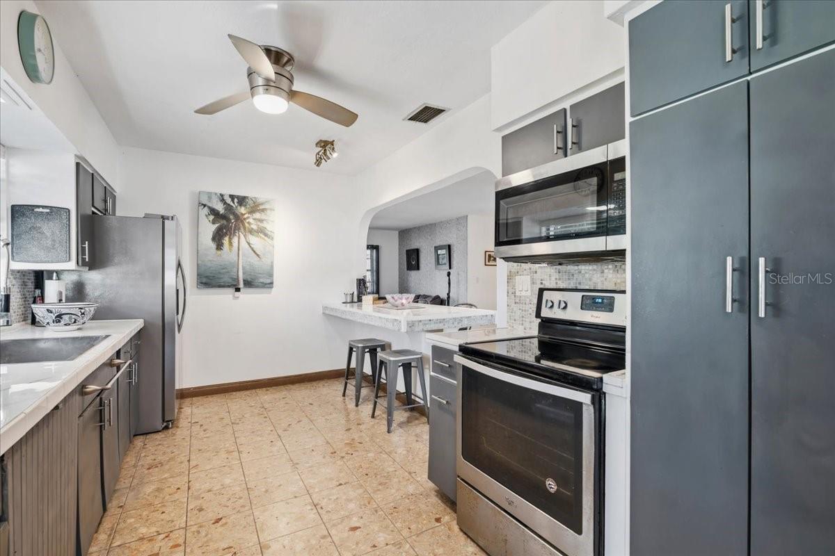 Image 11 of 46 For 124 Leland Se