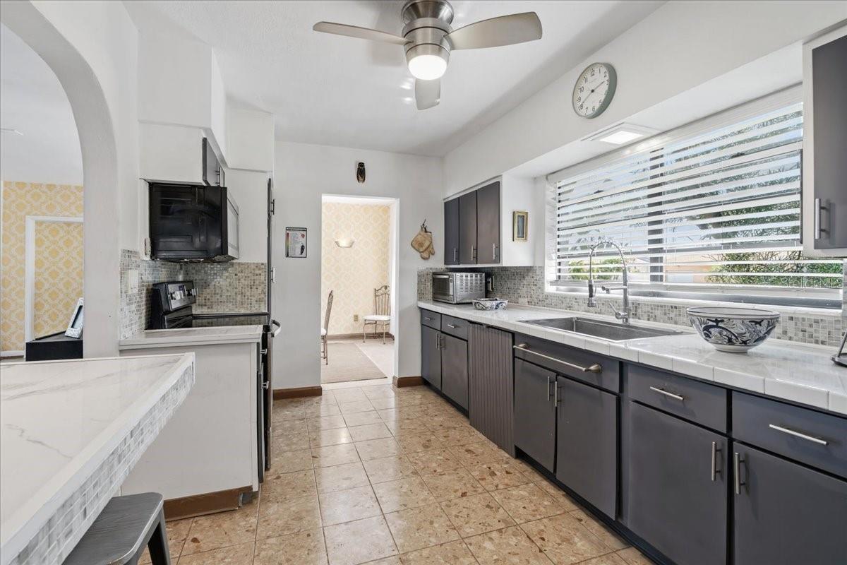 Image 16 of 46 For 124 Leland Se