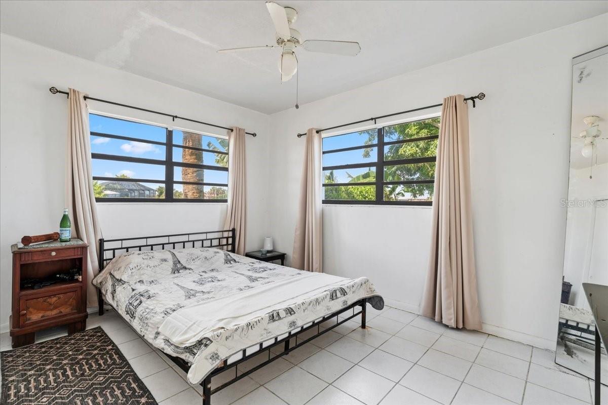 Image 24 of 46 For 124 Leland Se