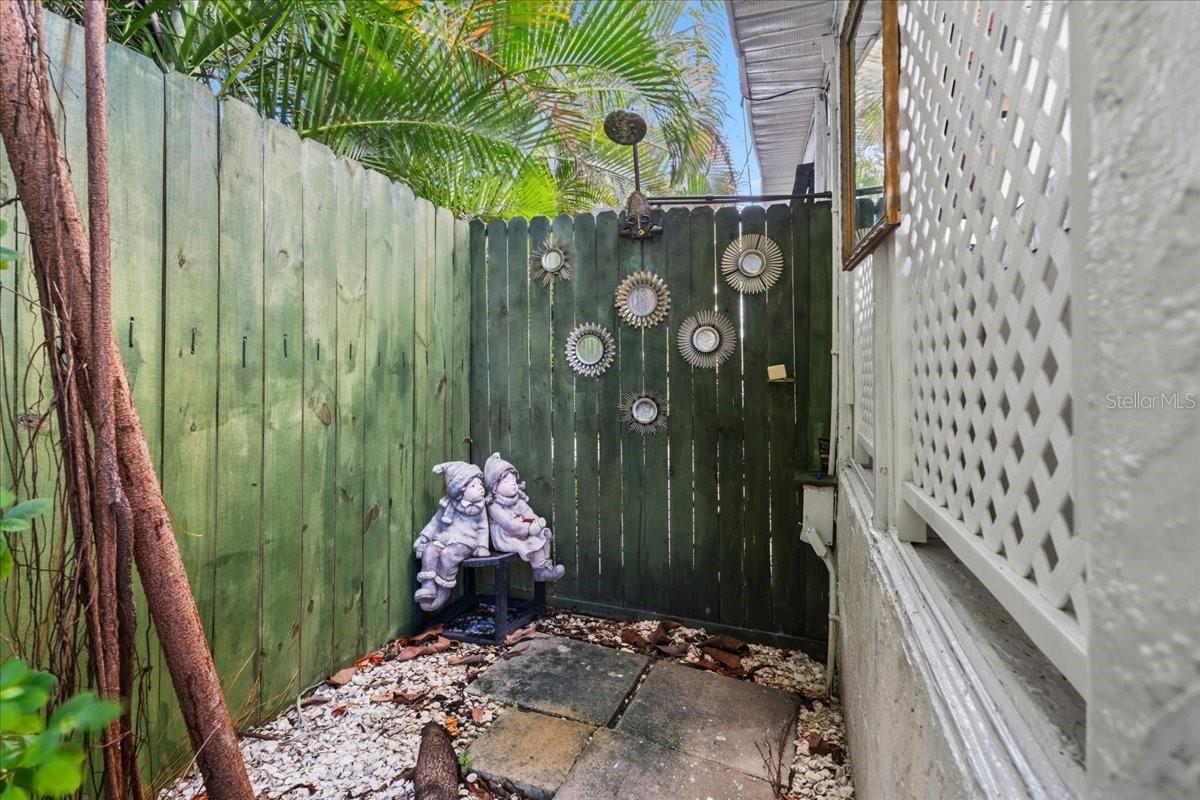 Image 39 of 46 For 124 Leland Se