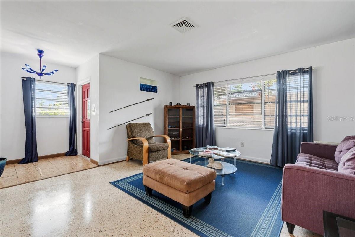 Image 7 of 46 For 124 Leland Se