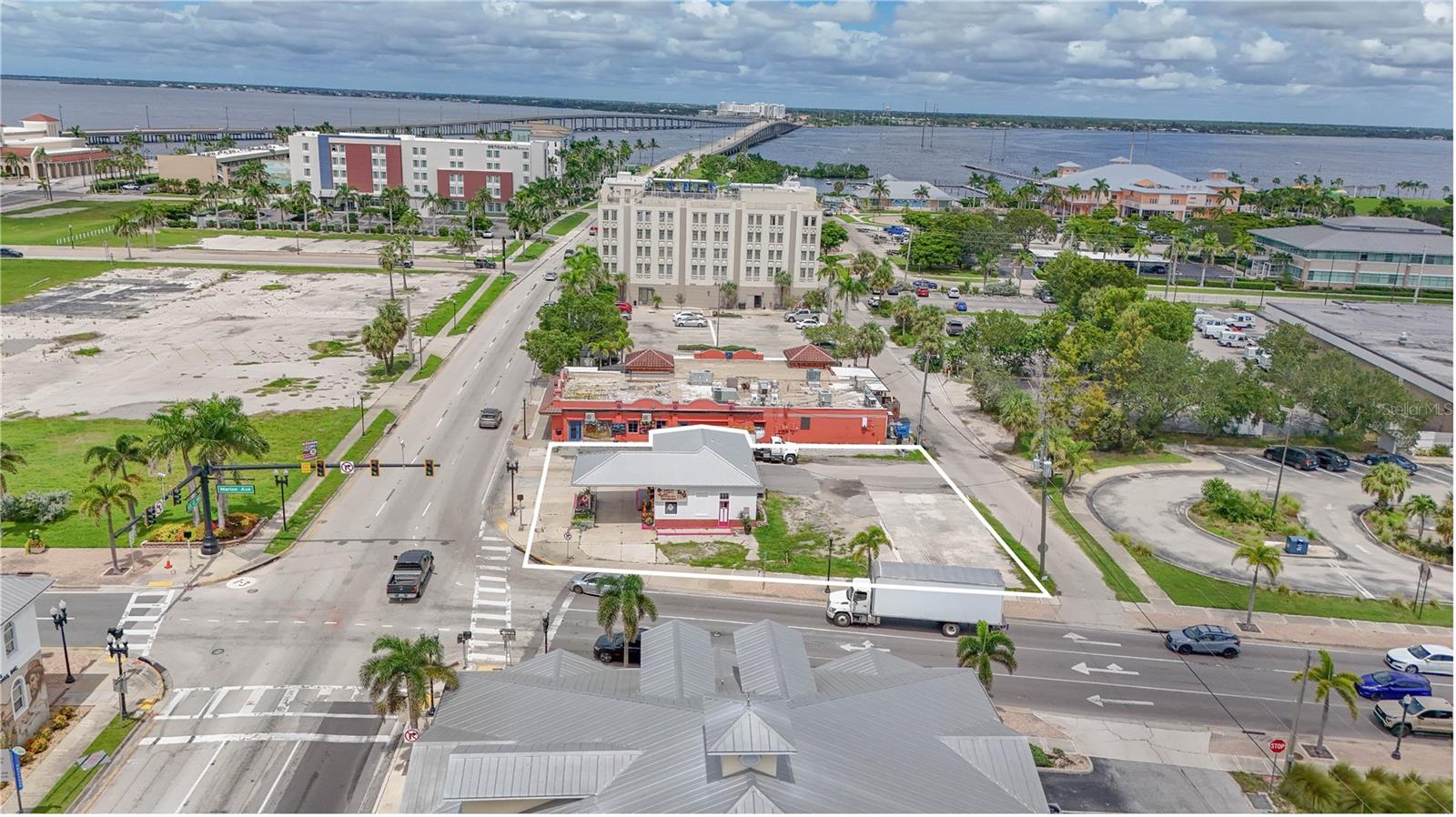 Image 2 of 19 For 140 Tamiami Trail