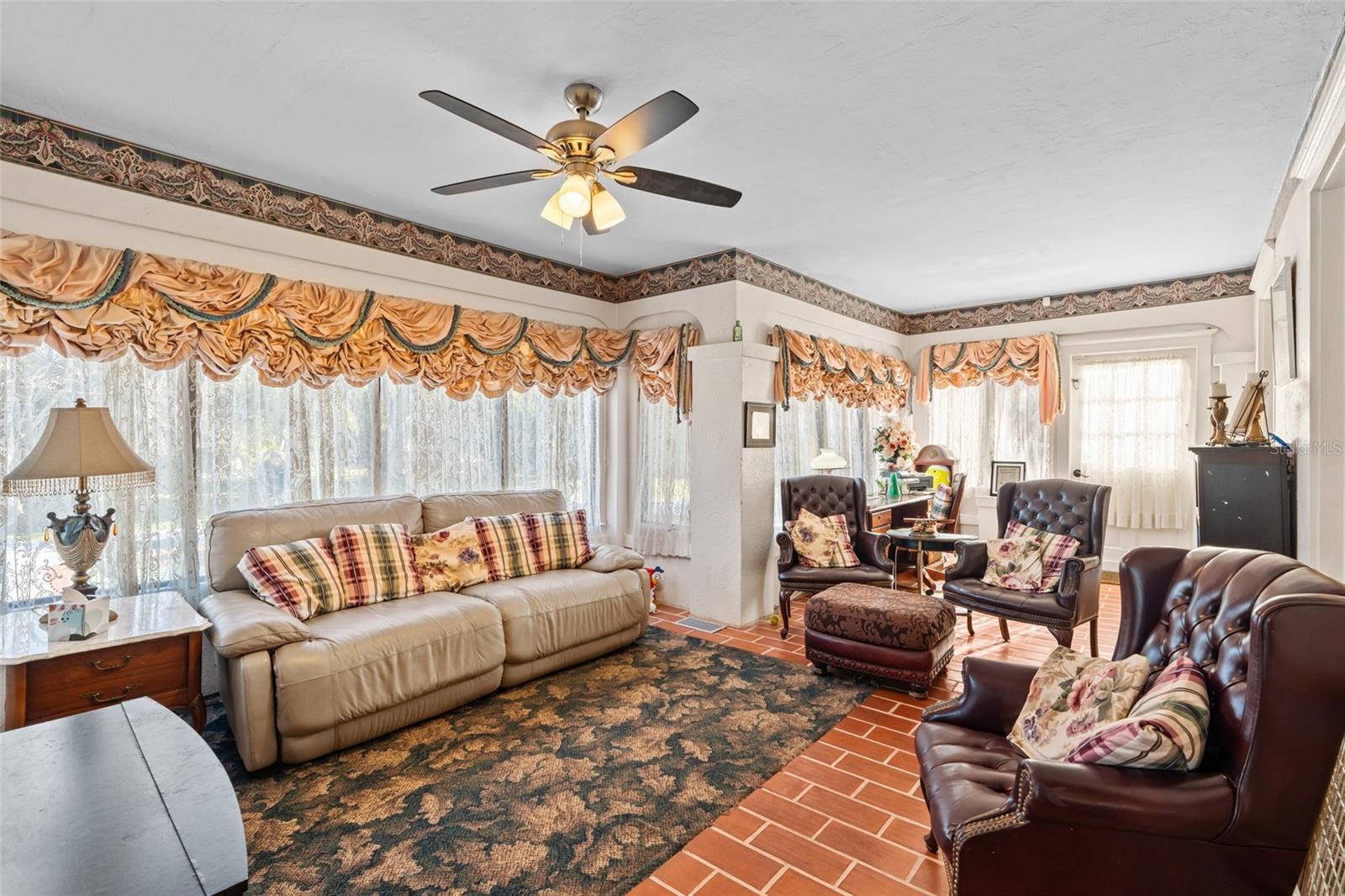 Image 18 of 88 For 3235 Avocado Drive