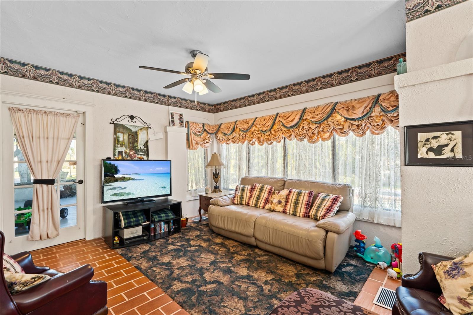 Image 20 of 88 For 3235 Avocado Drive