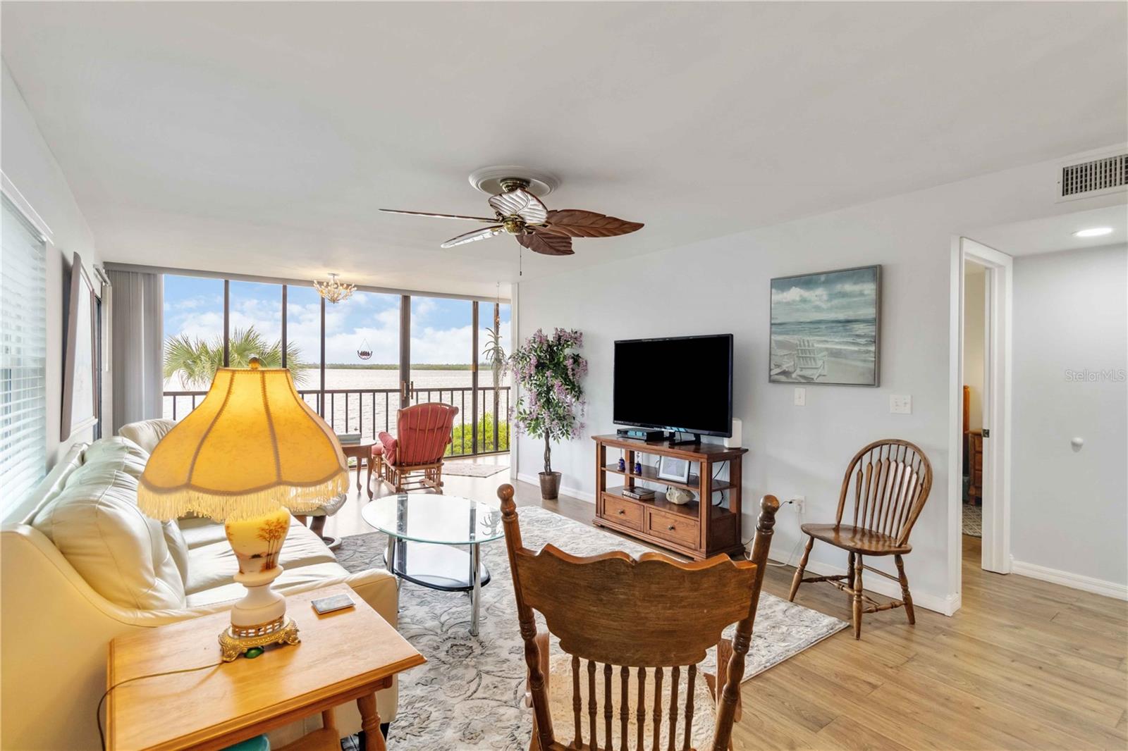 Image 12 of 51 For 14459 River Beach Drive 125