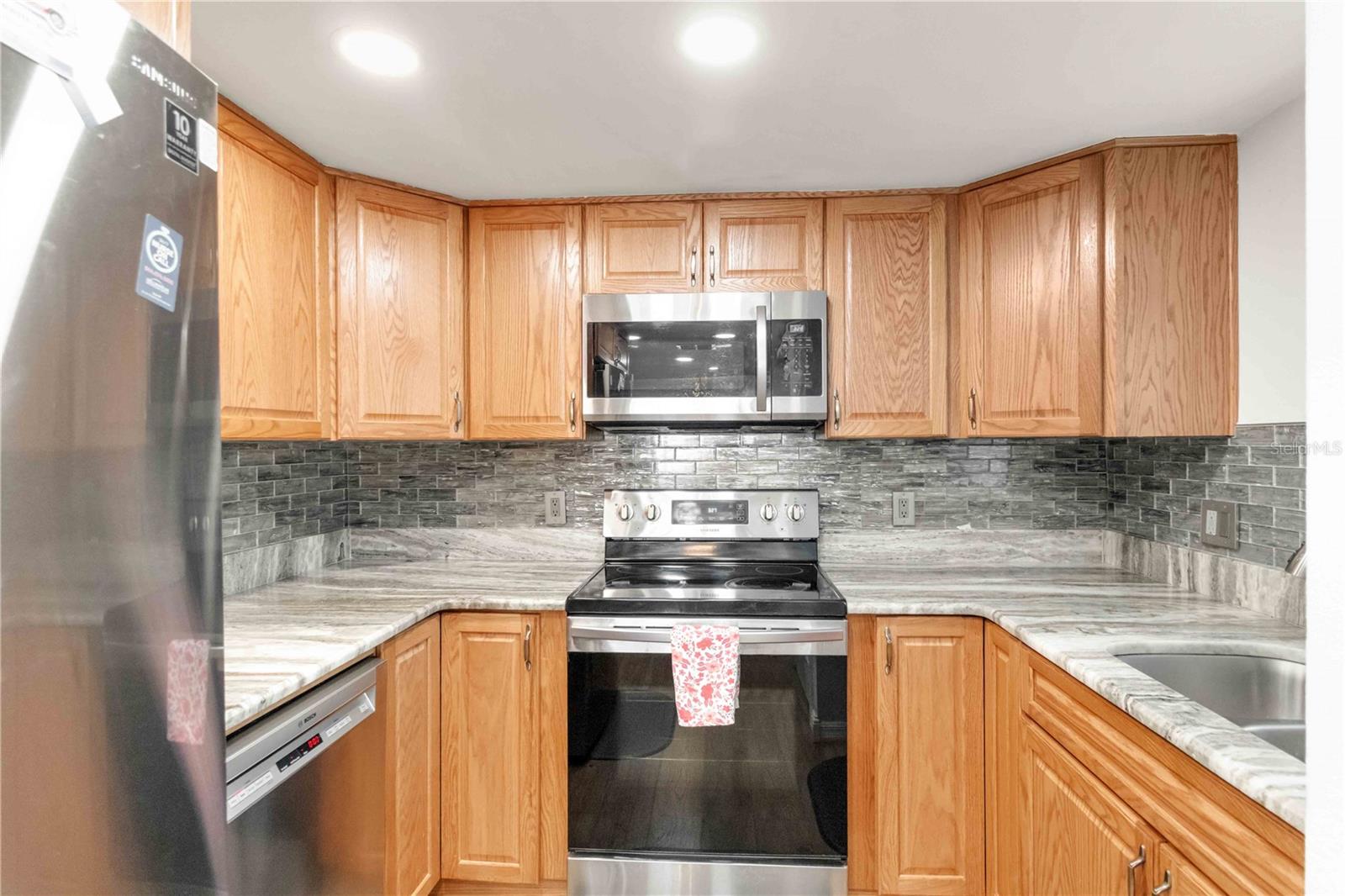 Image 19 of 51 For 14459 River Beach Drive 125