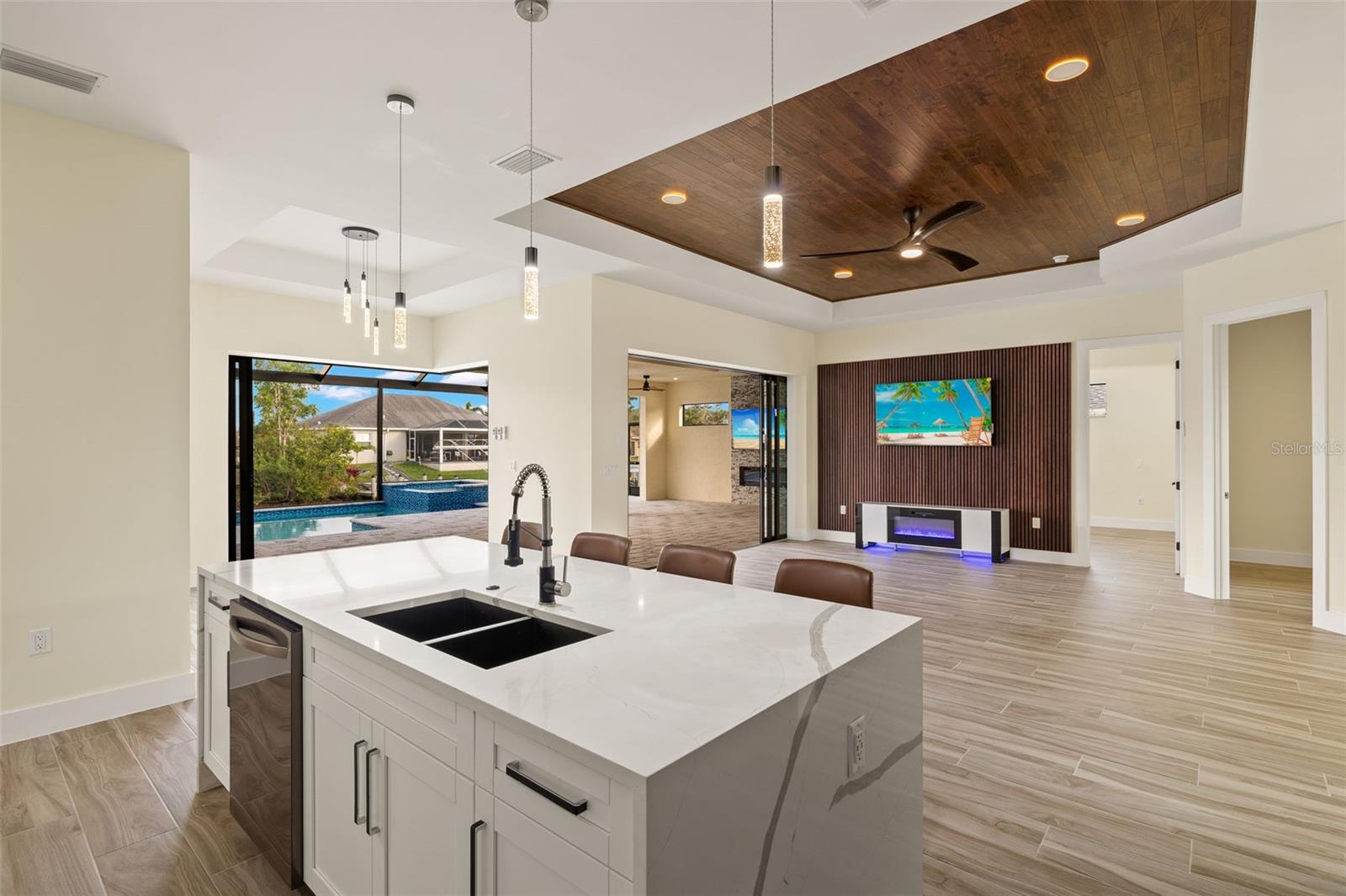 Image 15 of 47 For 4411 Pelican Boulevard