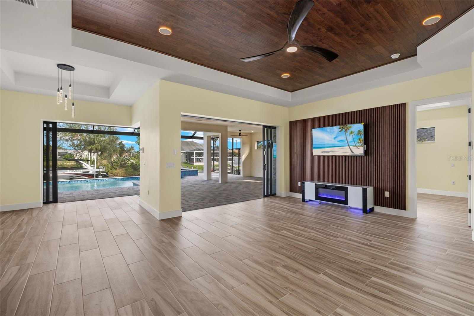 Image 8 of 47 For 4411 Pelican Boulevard