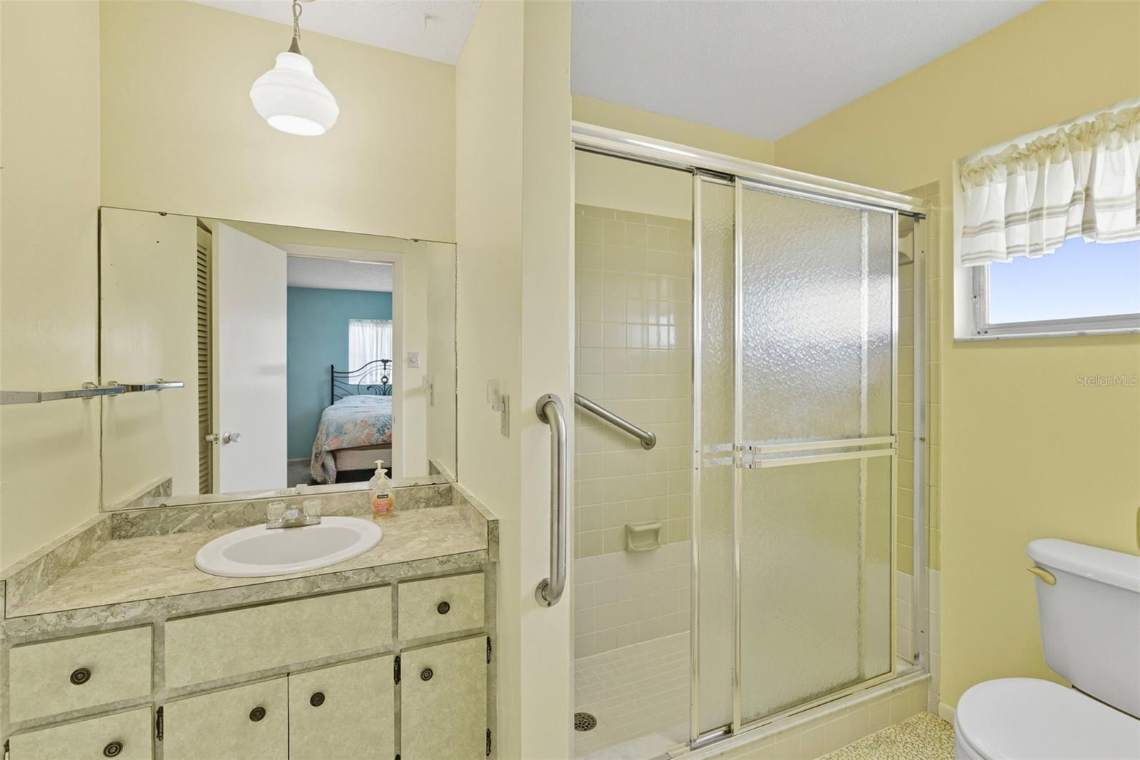 Image 15 of 30 For 22281 Niagara Avenue