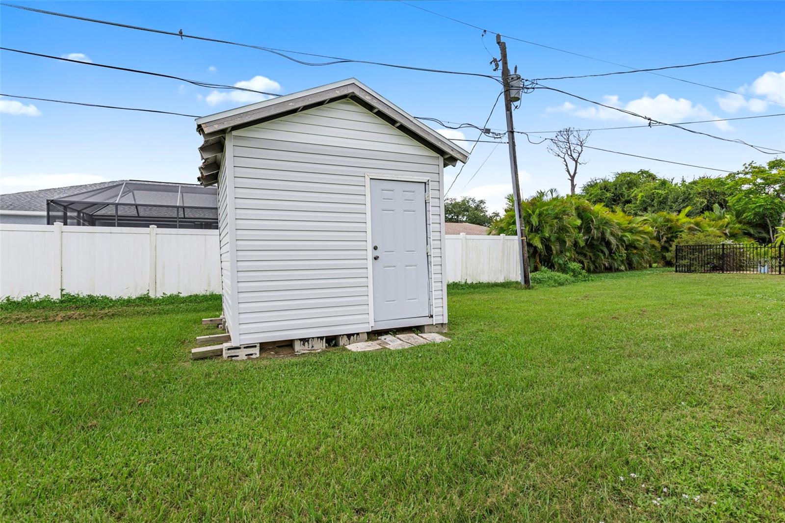 Image 27 of 30 For 22281 Niagara Avenue