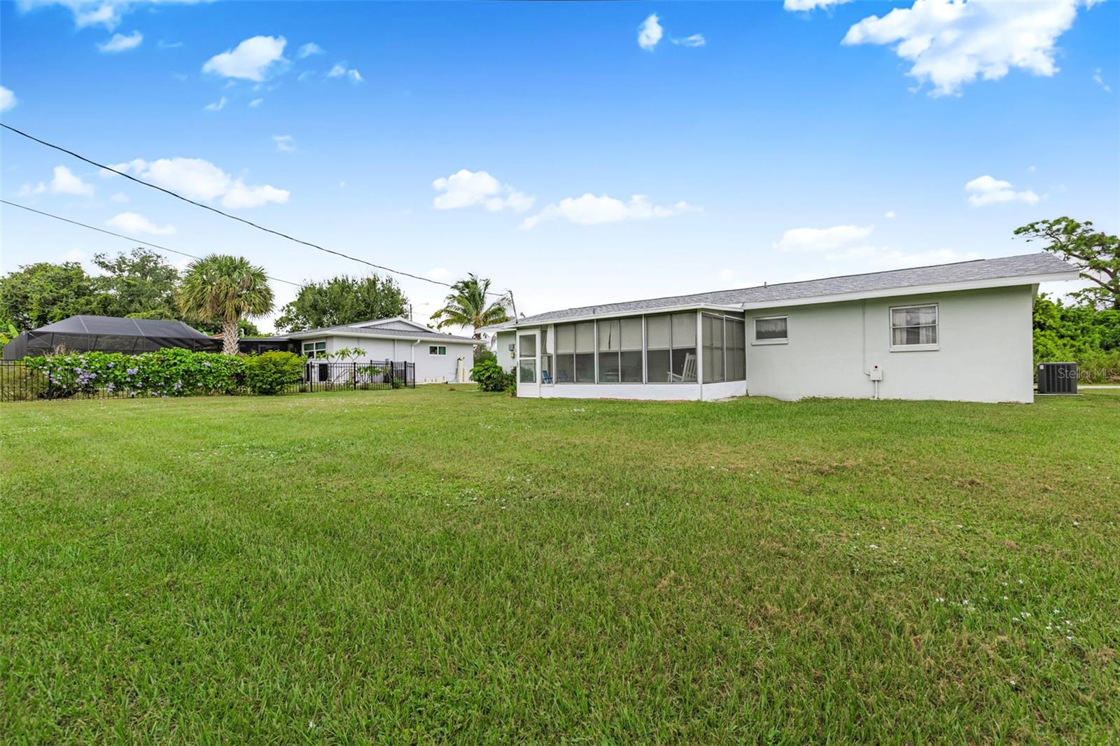 Image 28 of 30 For 22281 Niagara Avenue