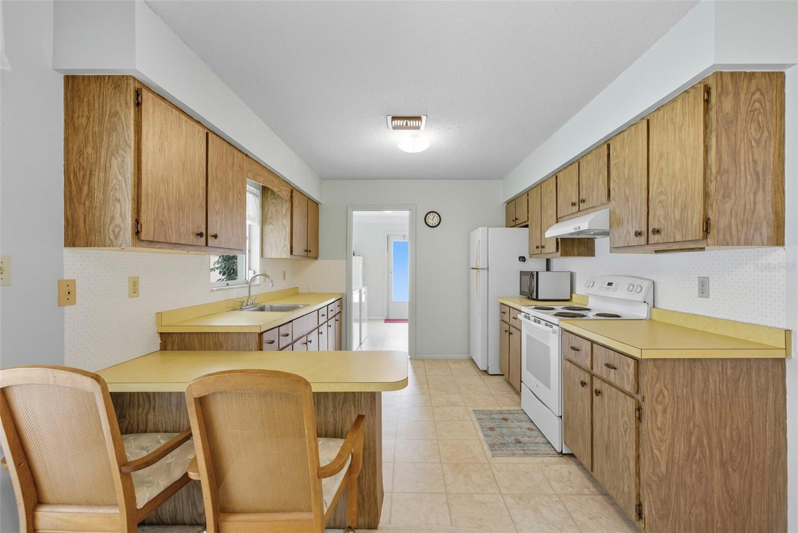 Image 6 of 30 For 22281 Niagara Avenue