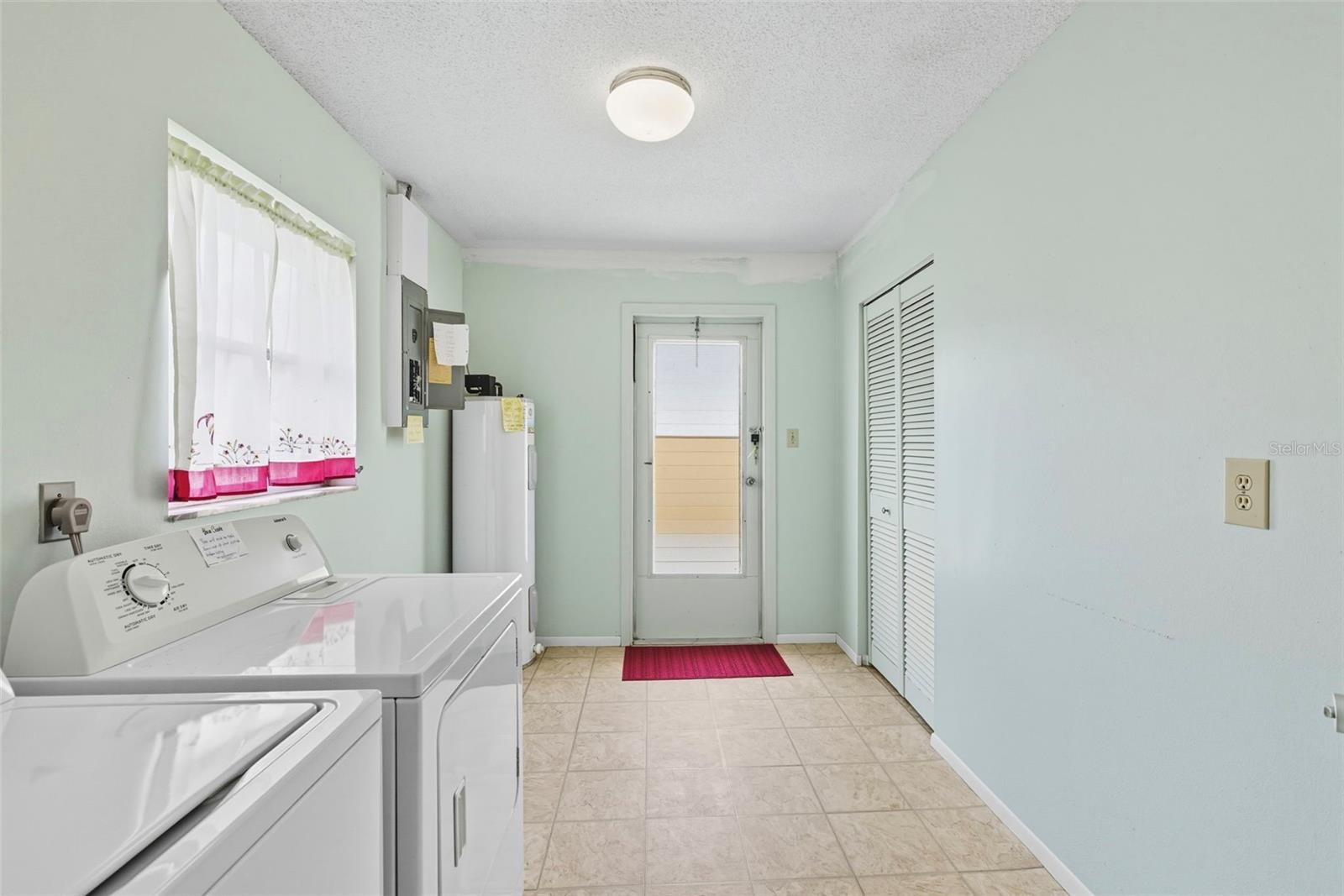 Image 9 of 30 For 22281 Niagara Avenue