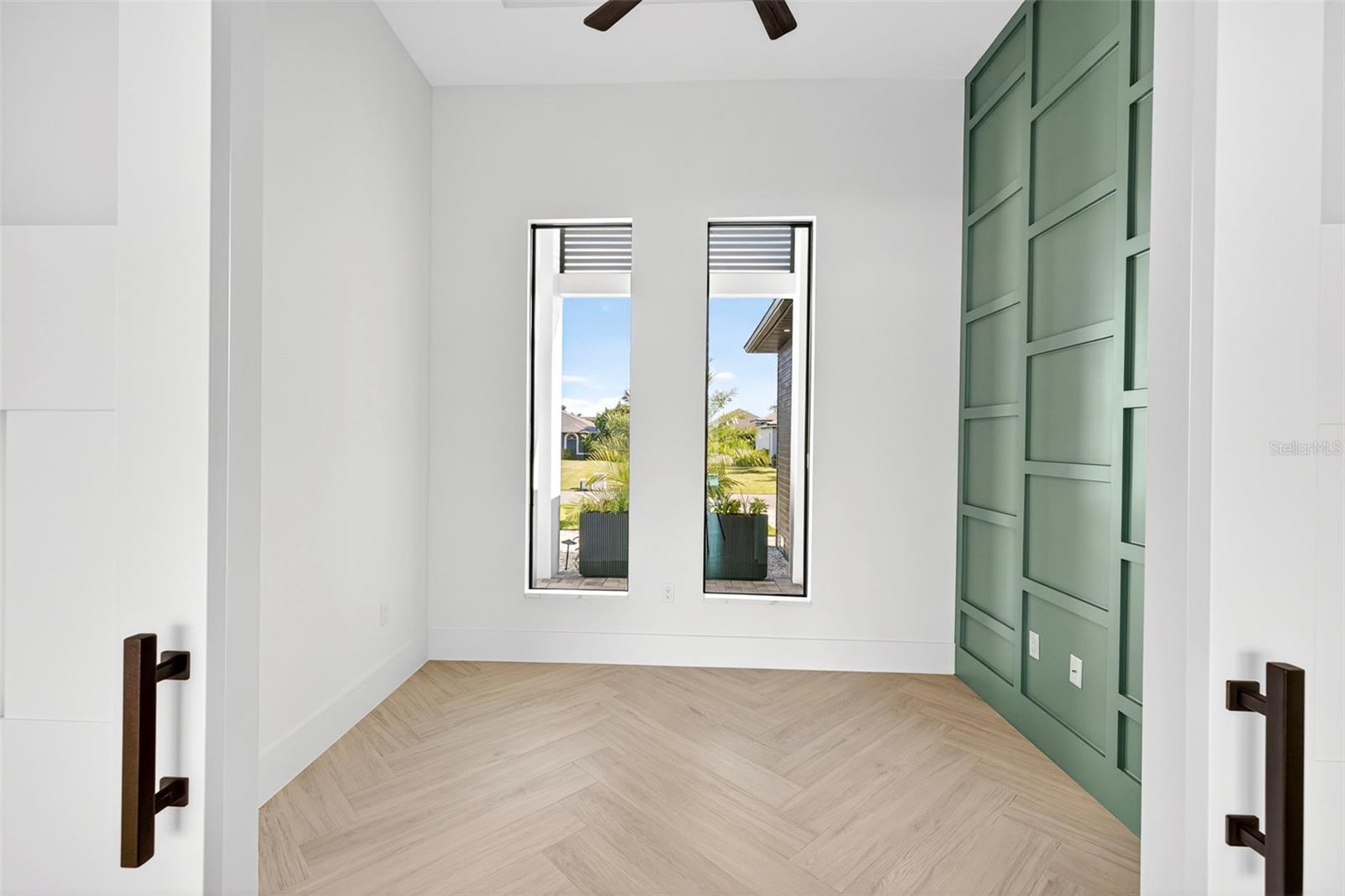 Image 23 of 61 For 3403 3rd Terrace