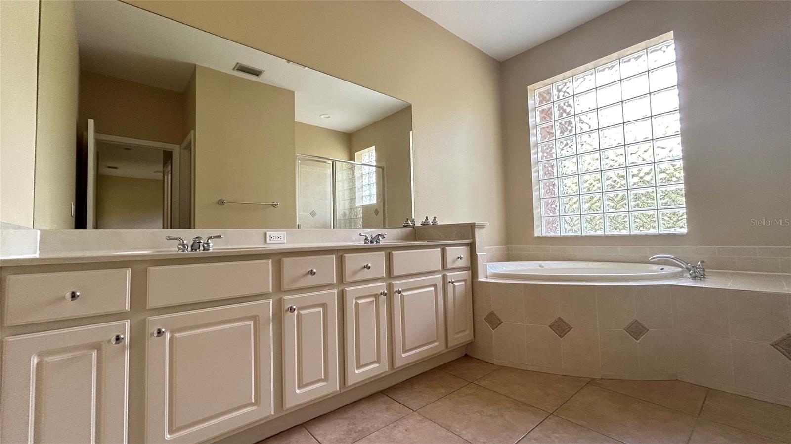 Image 19 of 40 For 1220 Wapello Street