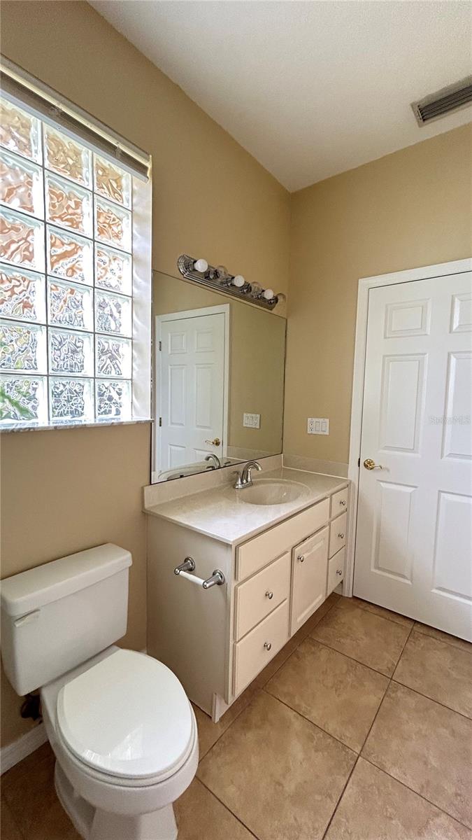 Image 7 of 40 For 1220 Wapello Street