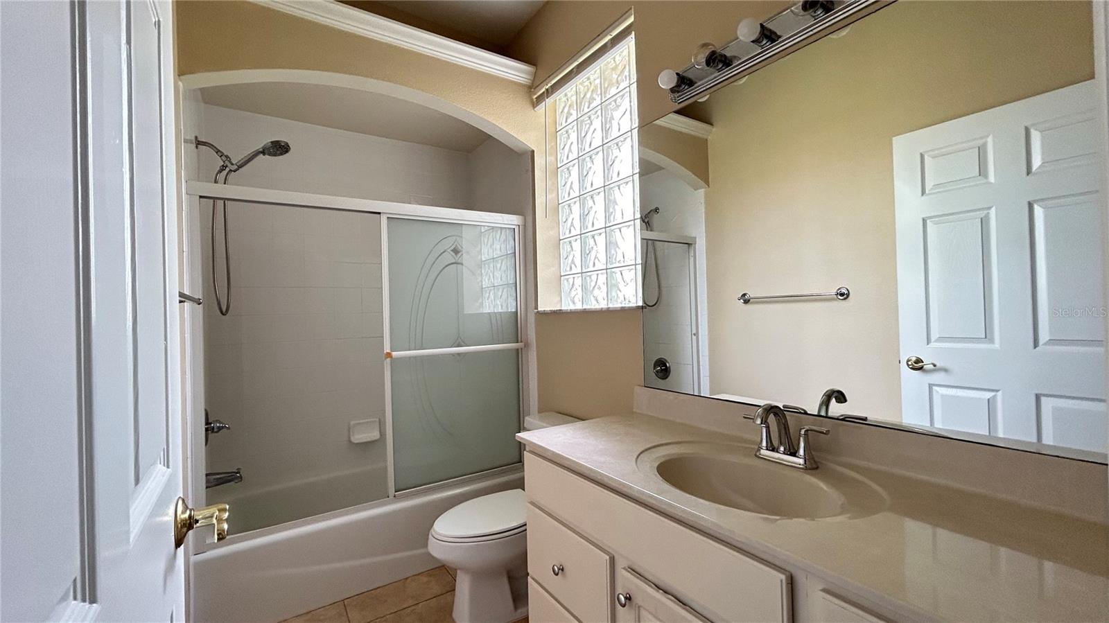 Image 9 of 40 For 1220 Wapello Street