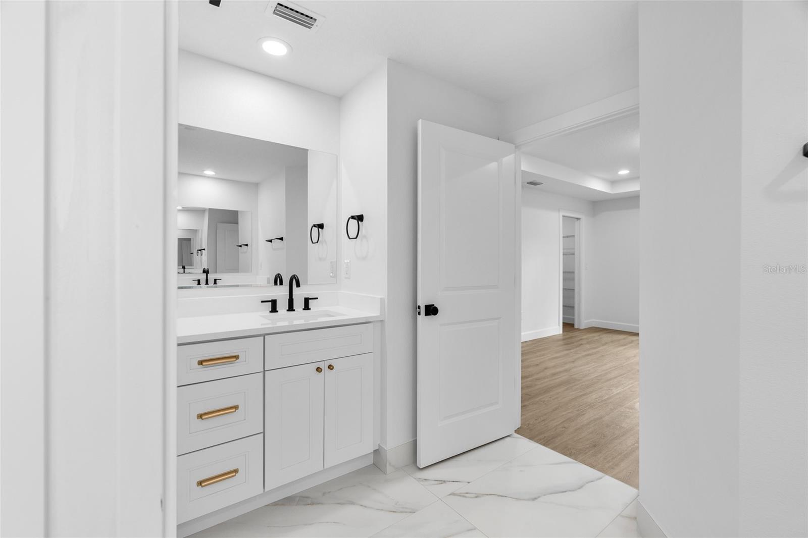 Image 14 of 52 For 98 Heather Street