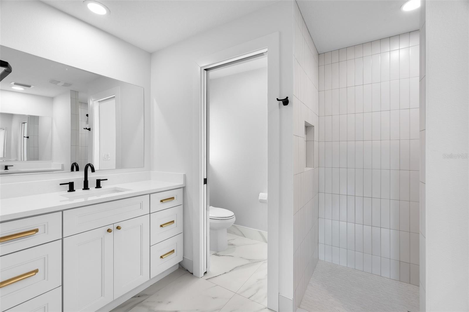 Image 17 of 52 For 98 Heather Street