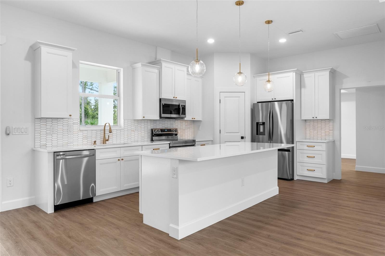 Image 5 of 52 For 98 Heather Street