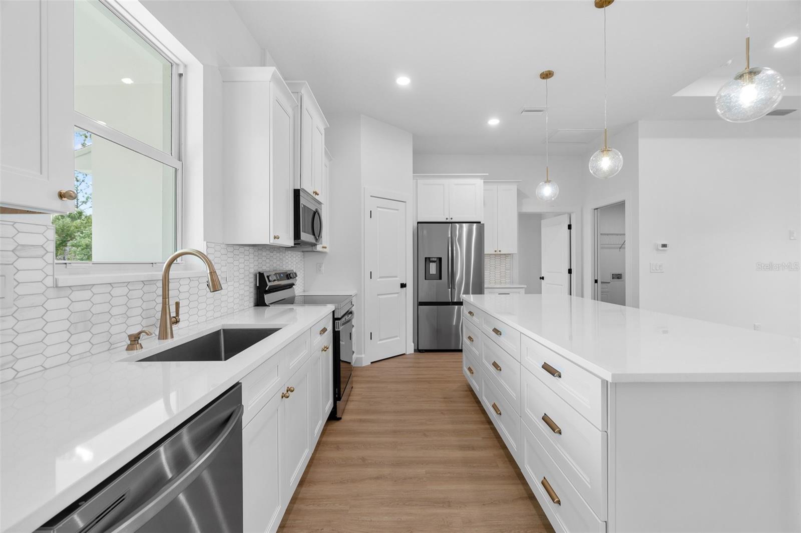 Image 6 of 52 For 98 Heather Street