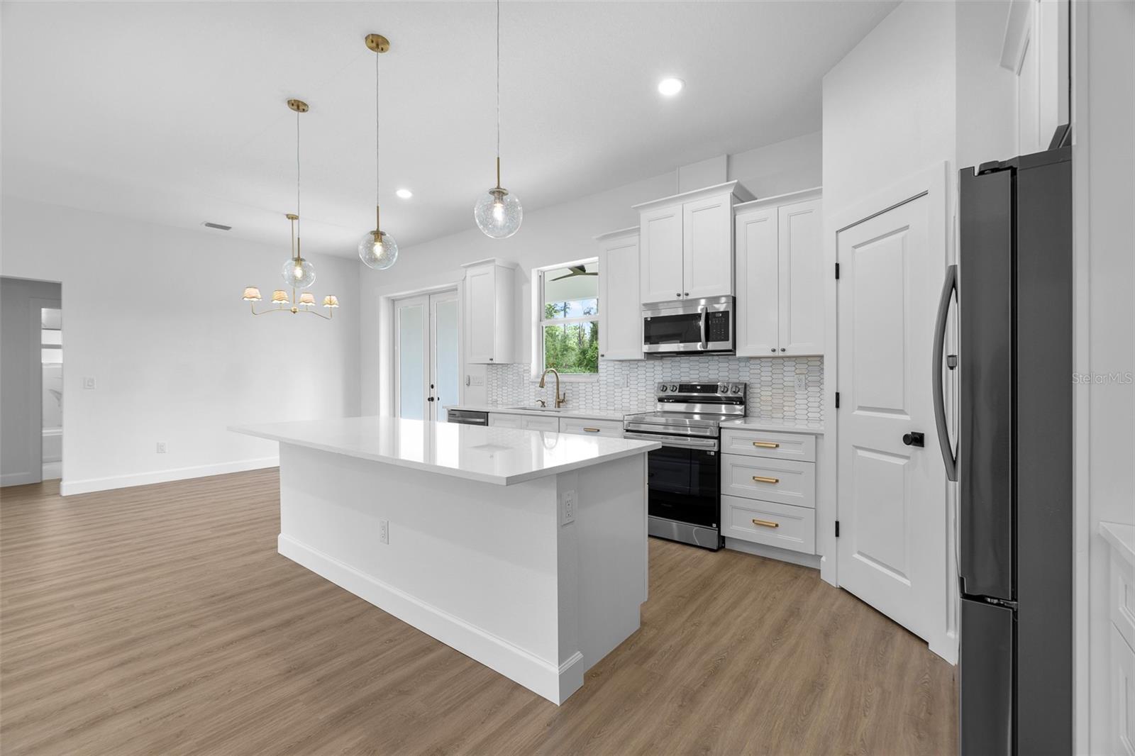 Image 8 of 52 For 98 Heather Street