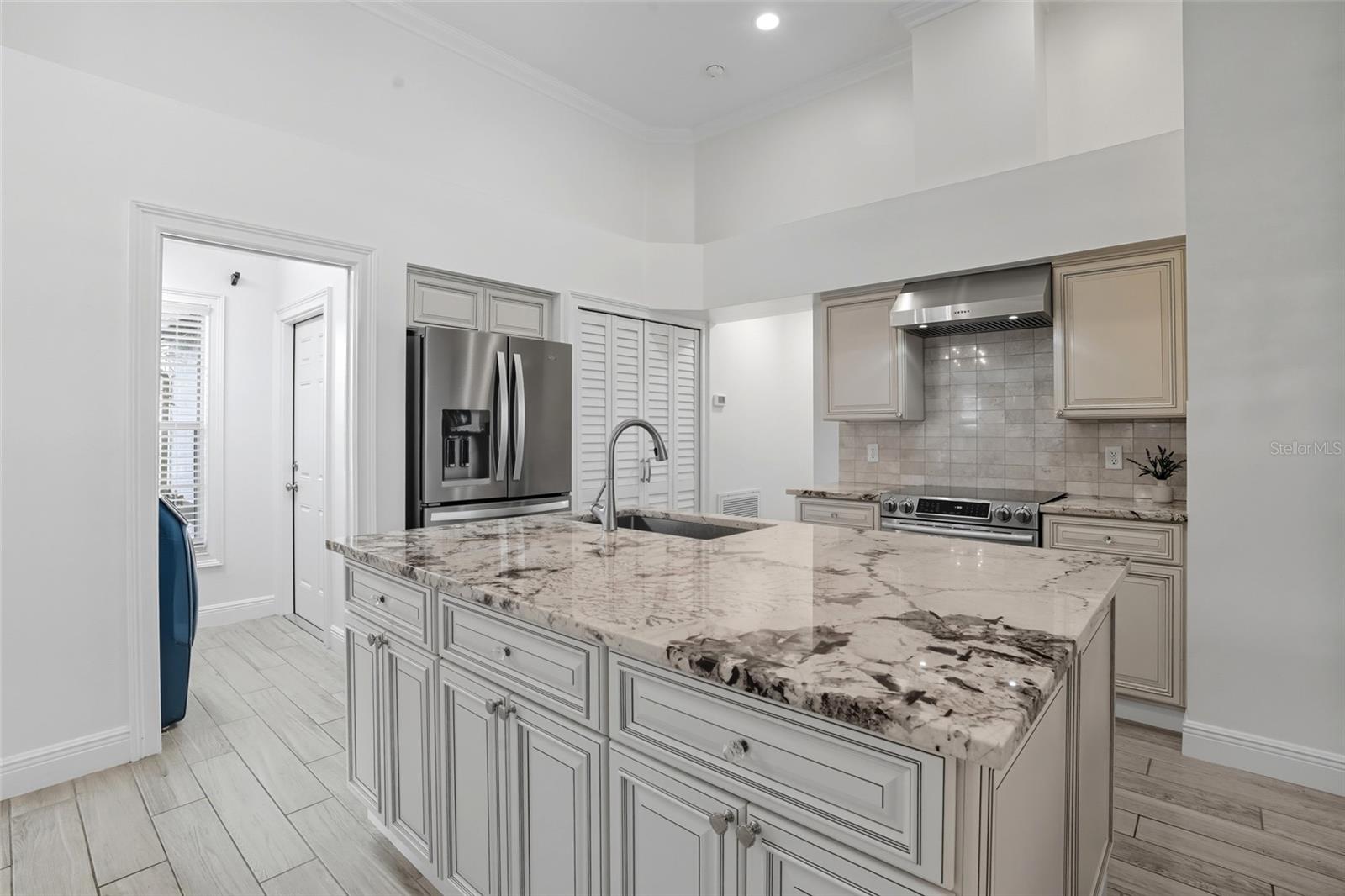 Image 14 of 49 For 3690 Bali Lane