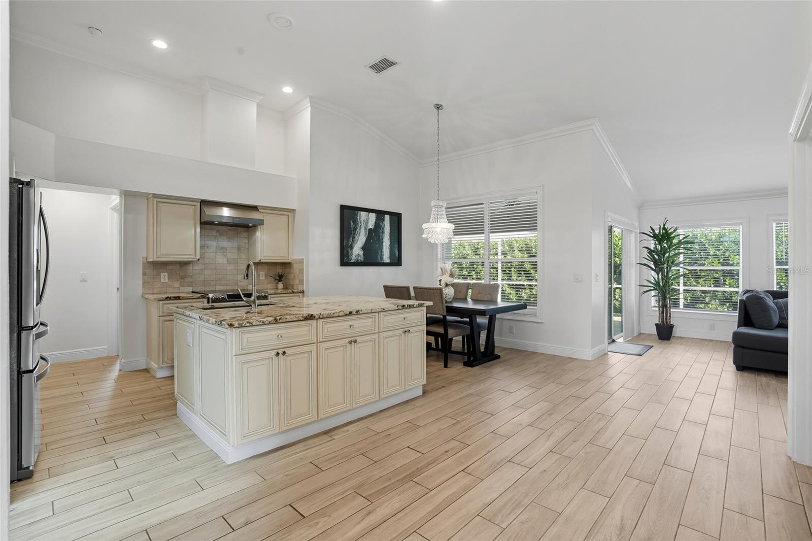 Image 17 of 49 For 3690 Bali Lane