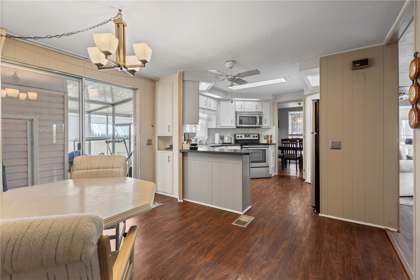 Image 4 of 40 For 2100 Kings Highway 175