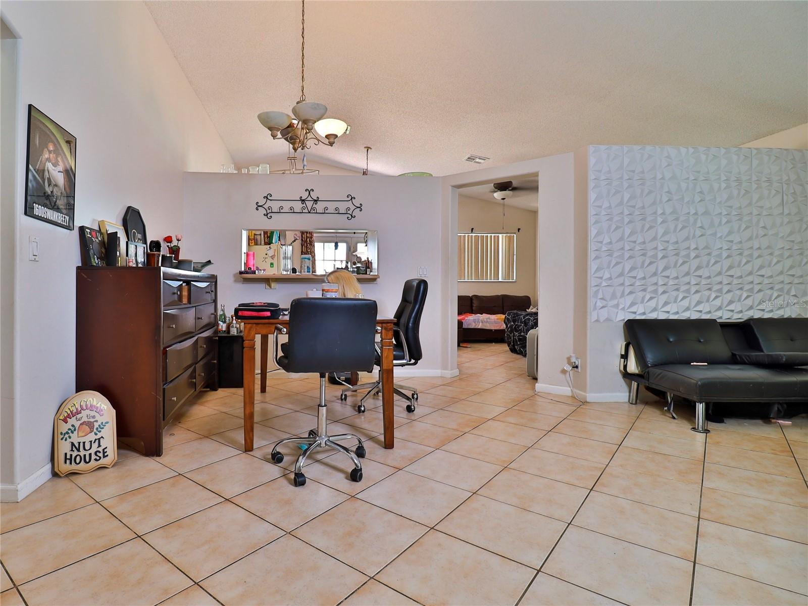 Image 10 of 39 For 5619 Kingsmill Court